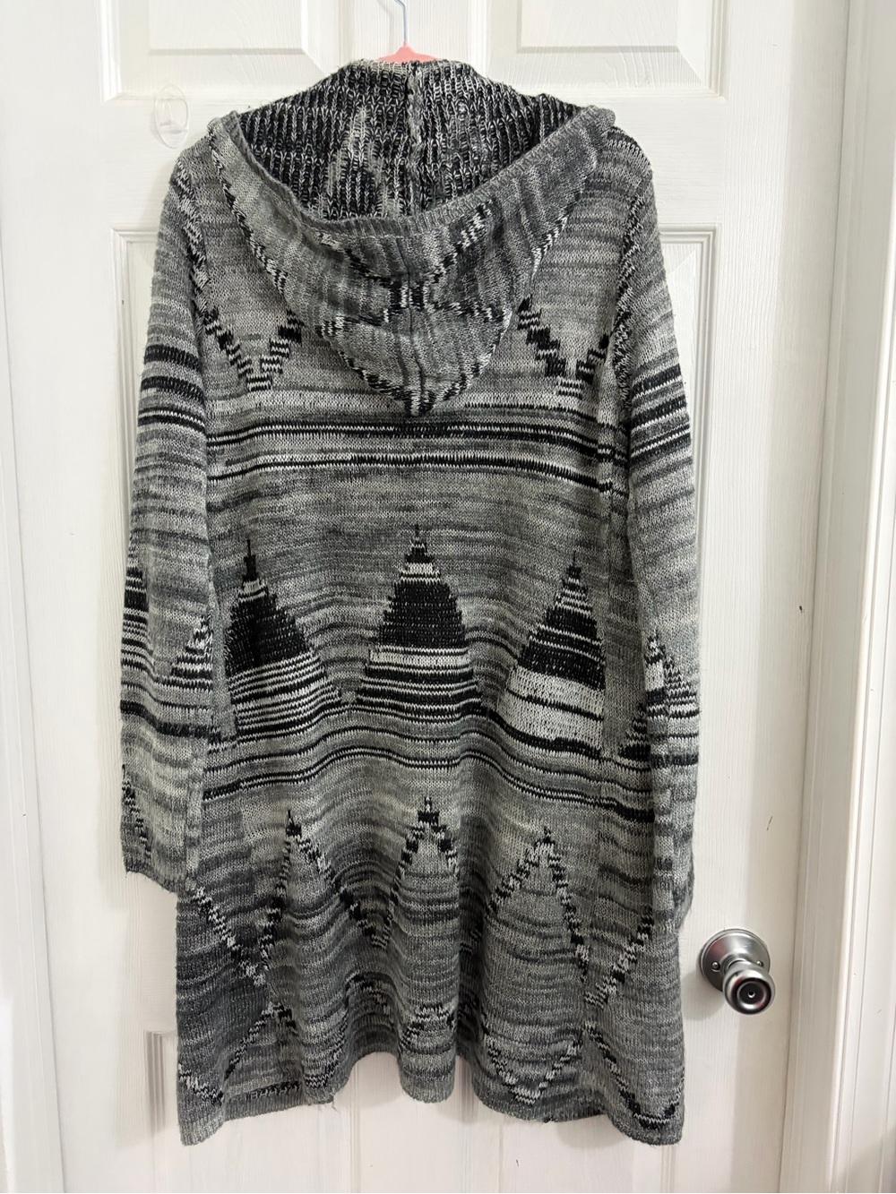 Three-Pieces Women’s Patterned Cardigans. Size small. - Picture 8 of 12